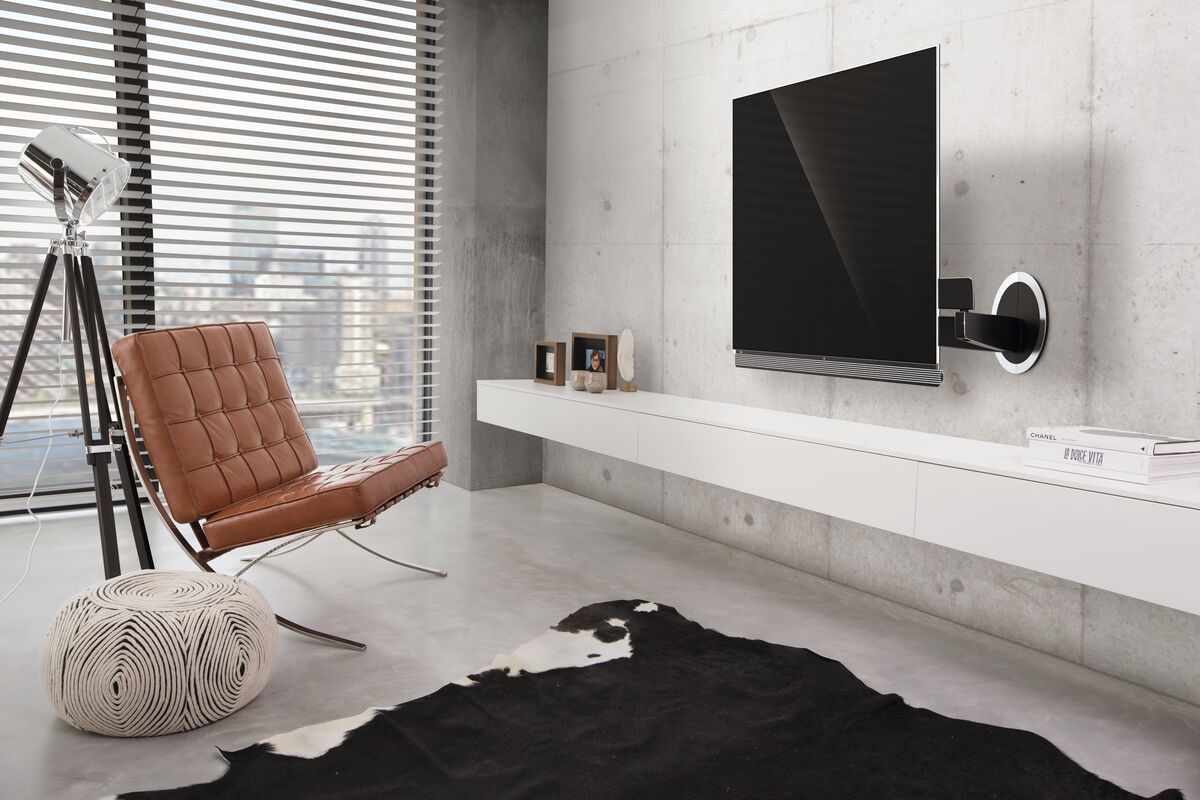 NEXT 7346 Full-Motion OLED TV Wall Mount | Vogel's
