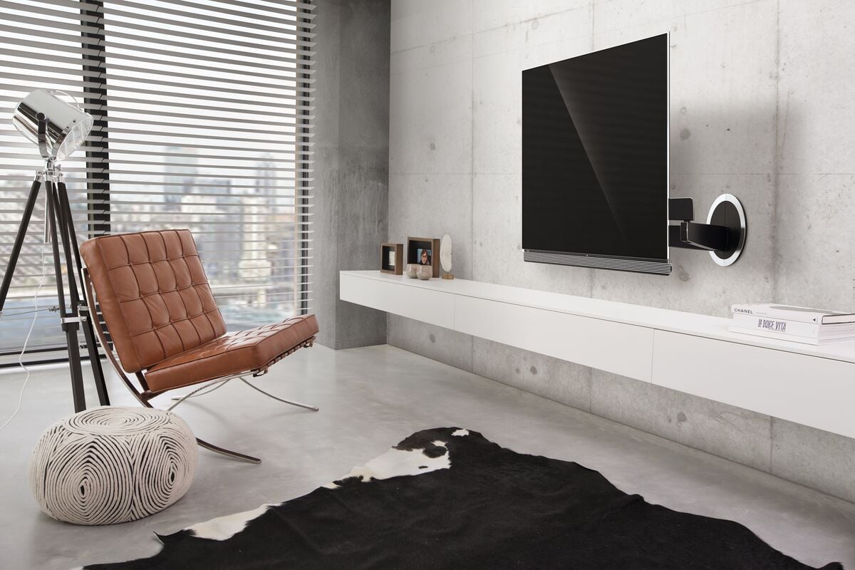 NEXT 7346 Full-Motion OLED TV Wall Mount | Vogel's