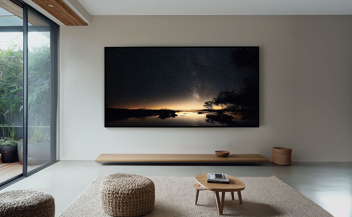 Vogel's PFW 6900 Display Wall Mount Ambiance