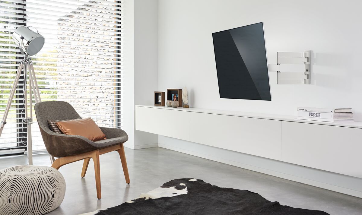 Vogel's THIN 445 ExtraThin Schwenkbare TV-Wandhalterung (Weiß) - Geeignet für Fernseher von 26 bis 55 Zoll - Voll beweglich (bis zu 180°) - Bis zu 20° neigbar - Ambiance