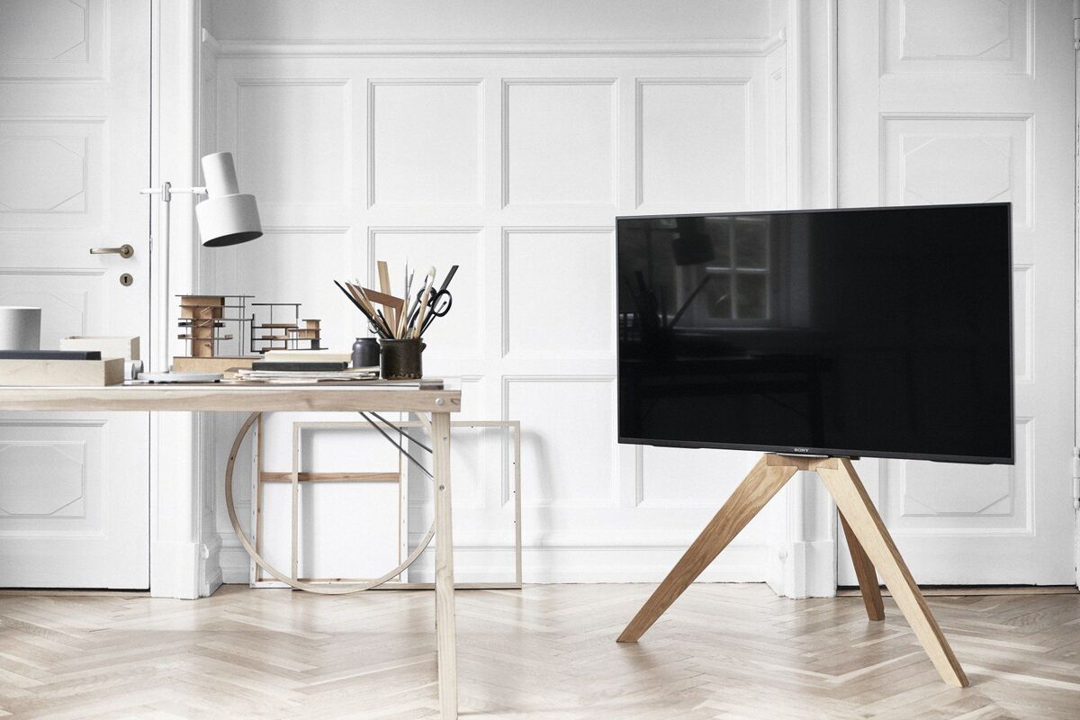 Vogel's NEXT OP1 TV Floor Stand - Suitable for 46 up to 70 inch TVs up to Light oak - Ambiance
